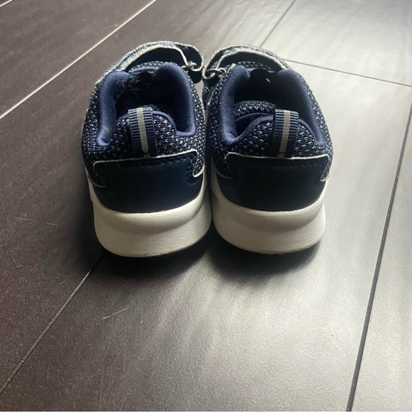The Children’s Place navy blue strap uniform running sneakers size 7 toddler - Picture 4 of 7